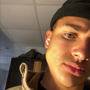 Meet your Posher, Zachary